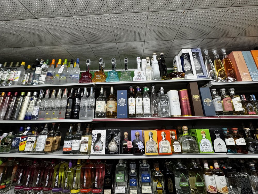 Willow Grove Liquors Logo