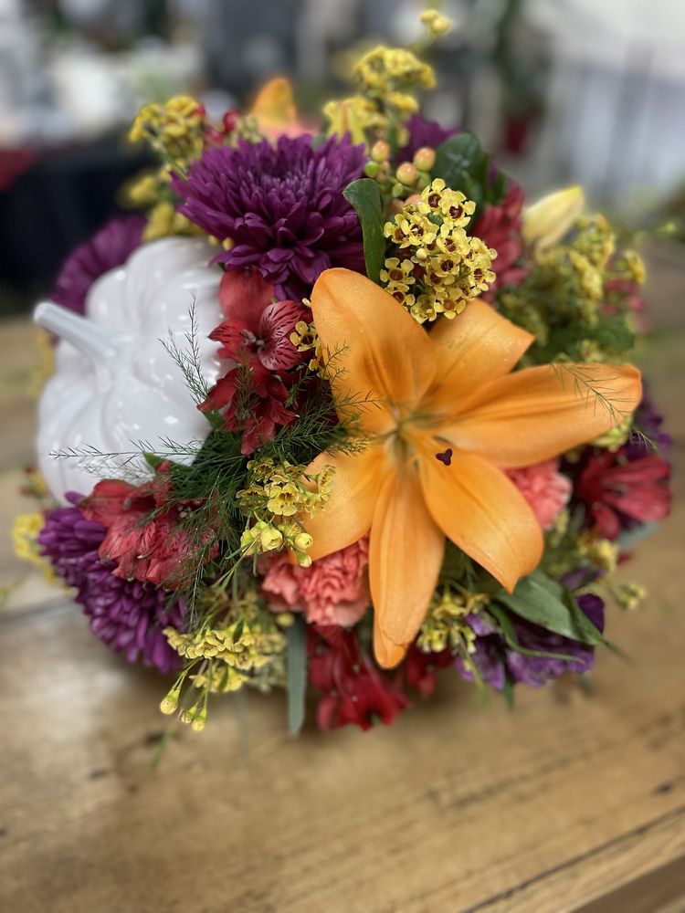 PETALS AND SILKS FLORAL BOUTIQUE Updated September 2024 11 Photos