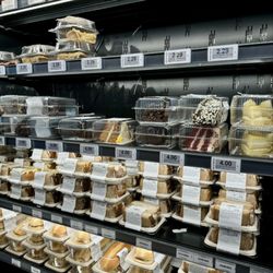 Loblaws - Sandwiches and slices of cakes
