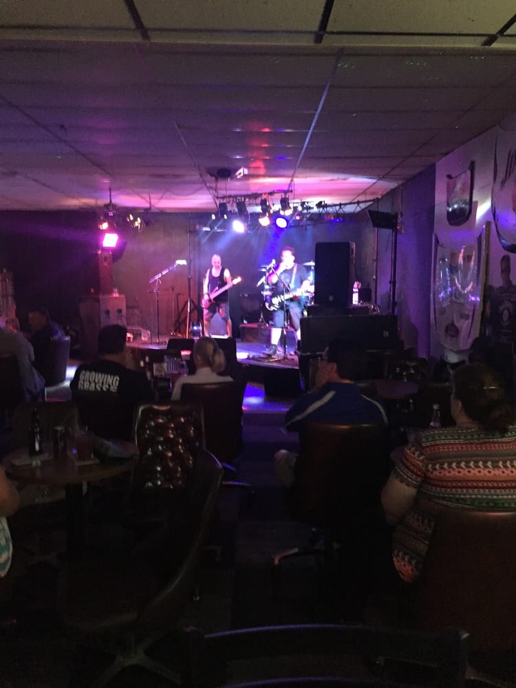 ARCHIE’S LOUNGE Updated October 2024 1817 E Grand St, Springfield