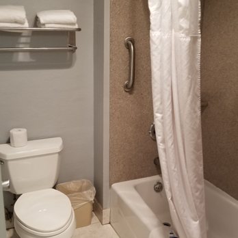 Rodeway Inn - Your standard bathroom. - Hotels Near Me - Auburn, California Rodeway Inn - Your standard bathroom. - Hotels Near Me - Auburn, California