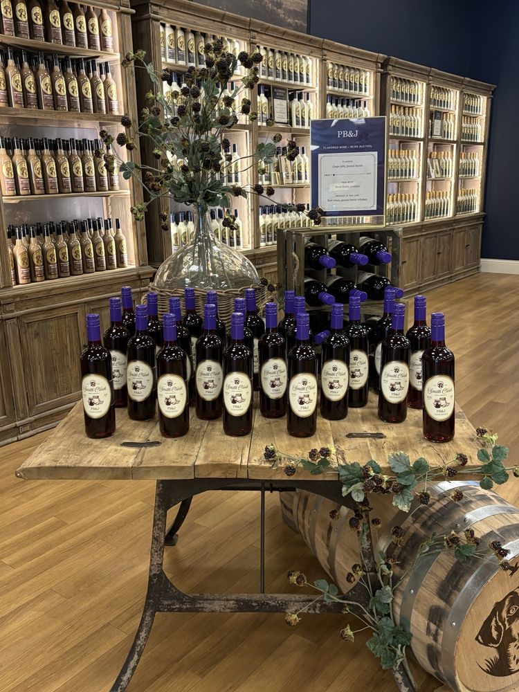 Smith Creek Winery - vineyard in Branson, MO