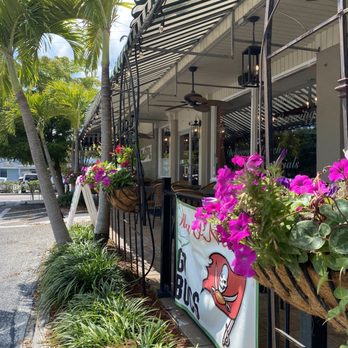Sally O'Neal's Pizza Hotline - Outdoor area - Pizza Near Me - Tampa, Florida Sally O'Neal's Pizza Hotline - Outdoor area - Pizza Near Me - Tampa, Florida