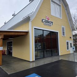 Cabot Creamery At The Yellow Barn - Cabot Creamery at the Yellow Barn