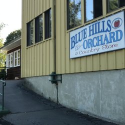 Blue Hills Orchard - Front from the parking area. A bit steep for a wheelchair, but doable.