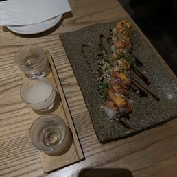 Salmon roll and sake daily flight Salmon roll and sake daily flight