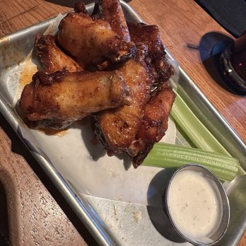BJ's Restaurant & Brewhouse - Wings - Breweries Near Me - Lutz, Florida