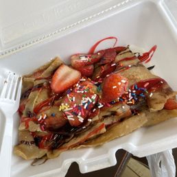 Nutella Crepes/ Crepas sin Espmoma with Strawberries and Bananas Nutella Crepes/ Crepas sin Espmoma with Strawberries and Bananas