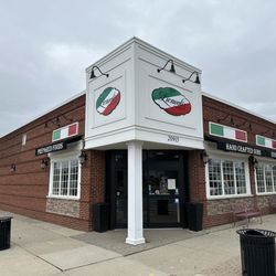 Licavoli's Market - Outside (Front)