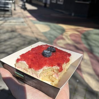 Alma Dessert - Strawberry Tiramisu - Bubble Tea Near Me - Sunnyvale, California Alma Dessert - Strawberry Tiramisu - Bubble Tea Near Me - Sunnyvale, California