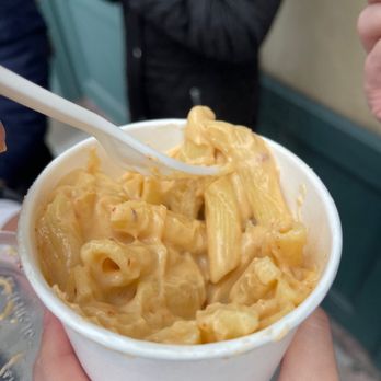 Beecher's Handmade Cheese - World's Best Mac and Cheese Large - Cheese Shops Near Me - Seattle, Washington