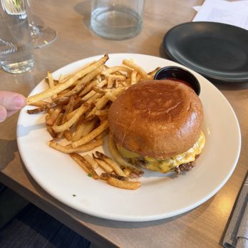 Lynette - Breakfast Burger - Beer Bar Near Me - Minneapolis, Minnesota