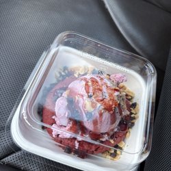Cincy Sammys - GF red velvet cookie, cherry amaretto ice cream, blackberry sauce
