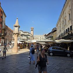 Piazza Delle Erbe - We arrived, finally...