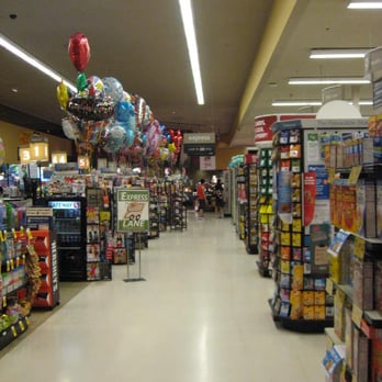 Safeway - The space between the aisles and the cash register areas is a little tight. - Grocery Near Me - Clackamas, Oregon