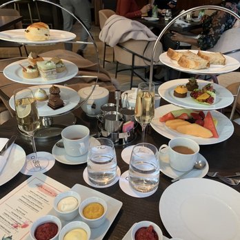 D Bar - Regular afternoon tea set (left) and vegan tea set (right) - Lounges Near Me - Toronto, Ontario