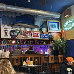 Kuchie's on the Water - Decor