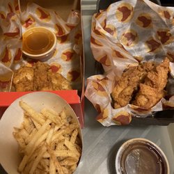 Joella’s Hot Chicken - Hamburg - Jumbo tenders & fries