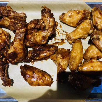 Buffalo Wild Wings - Caribbean Jerk & Jammin' Jalapeño Traditional Wings - American Near Me - Roanoke, Virginia