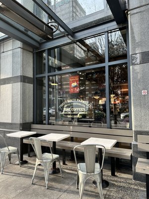 49th Parallel Café & Lucky's Doughnuts - Thurlow by null