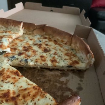 Joe's Pizza & Pasta - This is obvious a thin slice, this is NOT stuff!!! - Pizza Near Me - Mount Vernon, Illinois