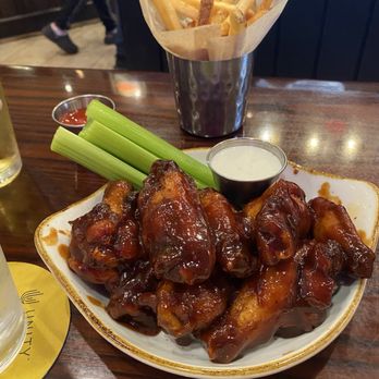 Hard Rock Cafe - Burgers Near Me - Niagara Falls, New York