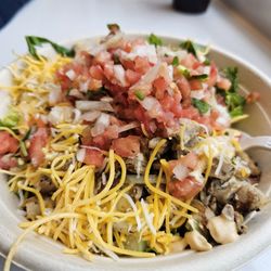 Uptown Cafe - Jamaican jerk chicken bowl (4/5)