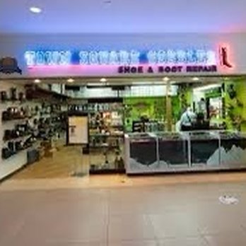 Town Square Cobbler - Store front - Shoe Repair Near Me - Maple Ridge, British Columbia Town Square Cobbler - Store front - Shoe Repair Near Me - Maple Ridge, British Columbia