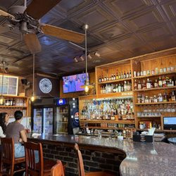 Hyman's Seafood - The bar!