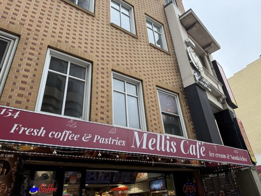 Mellis Cafe by null