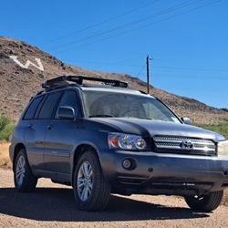 Lifestyle Logistics - Seven passenger hybrid Highlander serving Willcox and surrounding areas