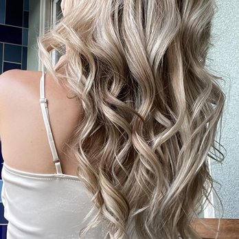 Vidogi Salon - Blonde ombré and balayage face frame - Hair Salons Near Me - Scottsdale, Arizona Vidogi Salon - Blonde ombré and balayage face frame - Hair Salons Near Me - Scottsdale, Arizona