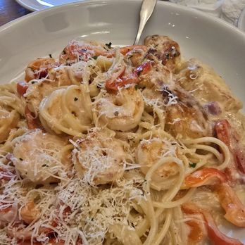 Olive Garden Italian Restaurant - Shrimp and chicken carbonara - Italian Near Me - Burbank, California Olive Garden Italian Restaurant - Shrimp and chicken carbonara - Italian Near Me - Burbank, California