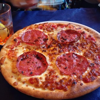 Bar Baia Saracena - Pepperoni pizza - Bars Near Me - Vernazza, SP