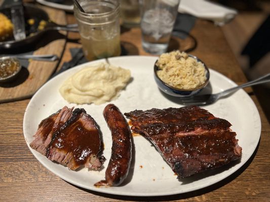 Gus's BBQ by null