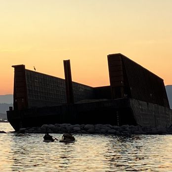 Barge Chilling Beach - July 27, 2022. - Beaches Near Me - Vancouver, British Columbia Barge Chilling Beach - July 27, 2022. - Beaches Near Me - Vancouver, British Columbia