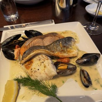 Cronins Restaurant - Seafood Trio - Irish Near Me - Killarney, Kentucky