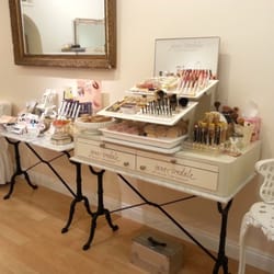 New Leaf Skin Care - Natural cosmetics by Jane Iredale.