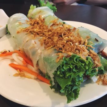 Bong Lua Vietnamese Restaurant - Rolls with grilled chicken generously garnished with fried onions - Vietnamese Near Me - Scarborough, Ontario