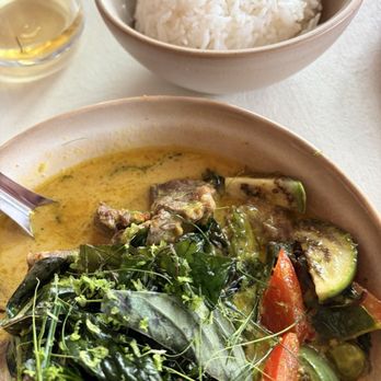 HUA HIN - PDX - Green curry with steak - Thai Near Me - Portland, Oregon