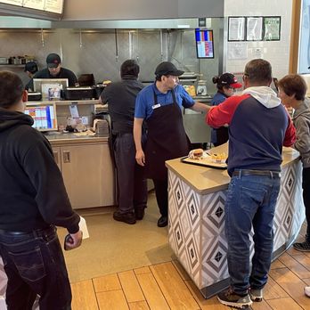 Habit Burger & Grill - Victor not looking at, apologizing to, or smiling at customers - Burgers Near Me - Daly City, California Habit Burger & Grill - Victor not looking at, apologizing to, or smiling at customers - Burgers Near Me - Daly City, California