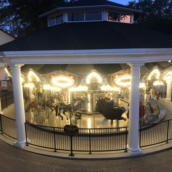 Arnolds Park Amusement Park - The Carousel - Amusement Parks Near Me - Arnolds Park, Iowa