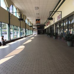 Church Hill Mall - Looking back (away from Thomas' Market)