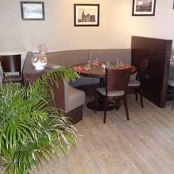 Les Agapes - Banquette a l'entrée du restaurant