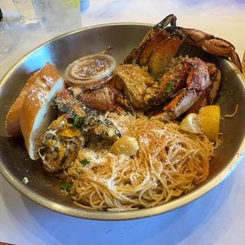 Big EZ Seafood & Oyster - Dungeness crab with garlic noodles - Seafood Near Me - Kenner, Louisiana Big EZ Seafood & Oyster - Dungeness crab with garlic noodles - Seafood Near Me - Kenner, Louisiana