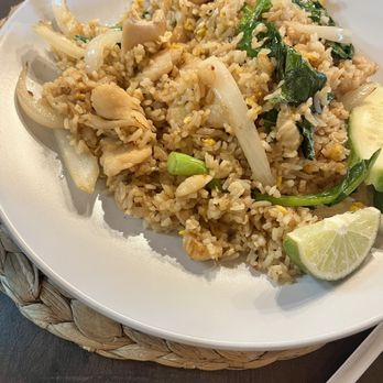 Klom Klom Thai - Fried rice with chicken - Thai Near Me - Savannah, Georgia