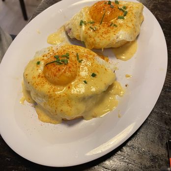 Vicious Biscuit - Eggs Benedict - Breakfast & Brunch Near Me - Akron, Ohio