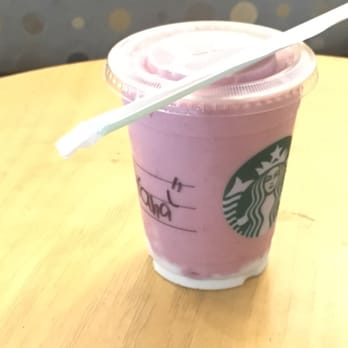Starbucks - Berry Yogurth Súper rico!! - Coffee & Tea Near Me - Cancún, ROO Starbucks - Berry Yogurth Súper rico!! - Coffee & Tea Near Me - Cancún, ROO