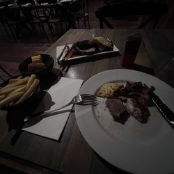 Muller Bros - Tasting plate with sides