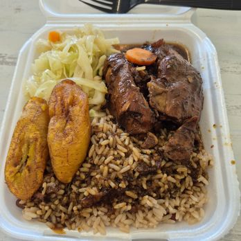 Island Flavor cafe - Brown Stew Chicken - Caribbean Near Me - Lauderdale, Florida Island Flavor cafe - Brown Stew Chicken - Caribbean Near Me - Lauderdale, Florida
